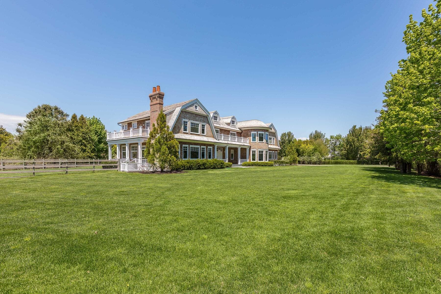 379 Captains Neck Lane, Southampton, NY 11968